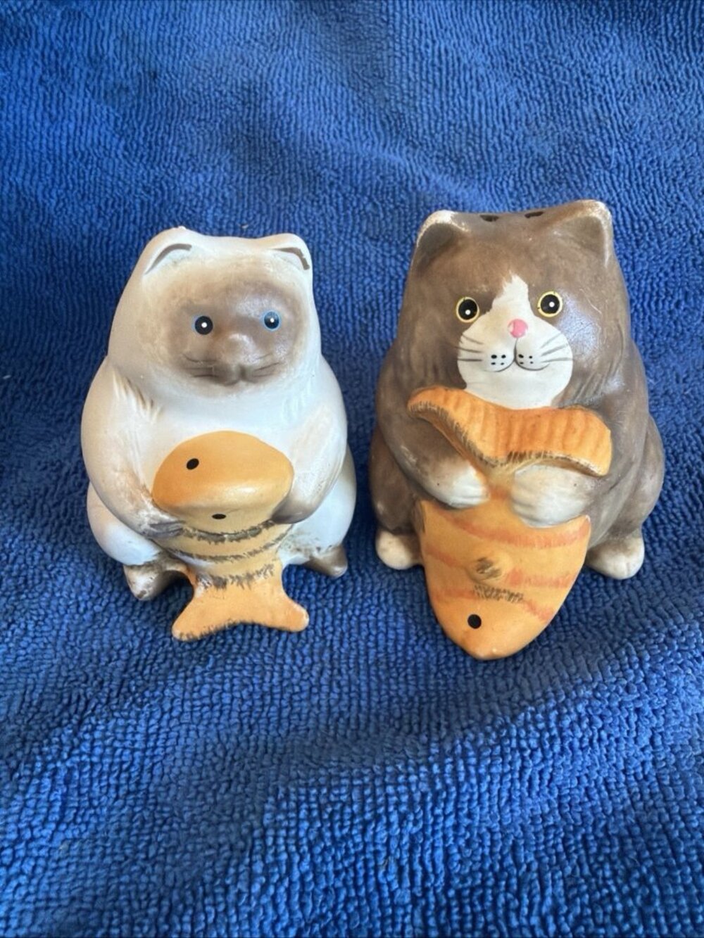 Vintage 1980s Unbranded Fish Catching Cat Salt And Pepper Shakers